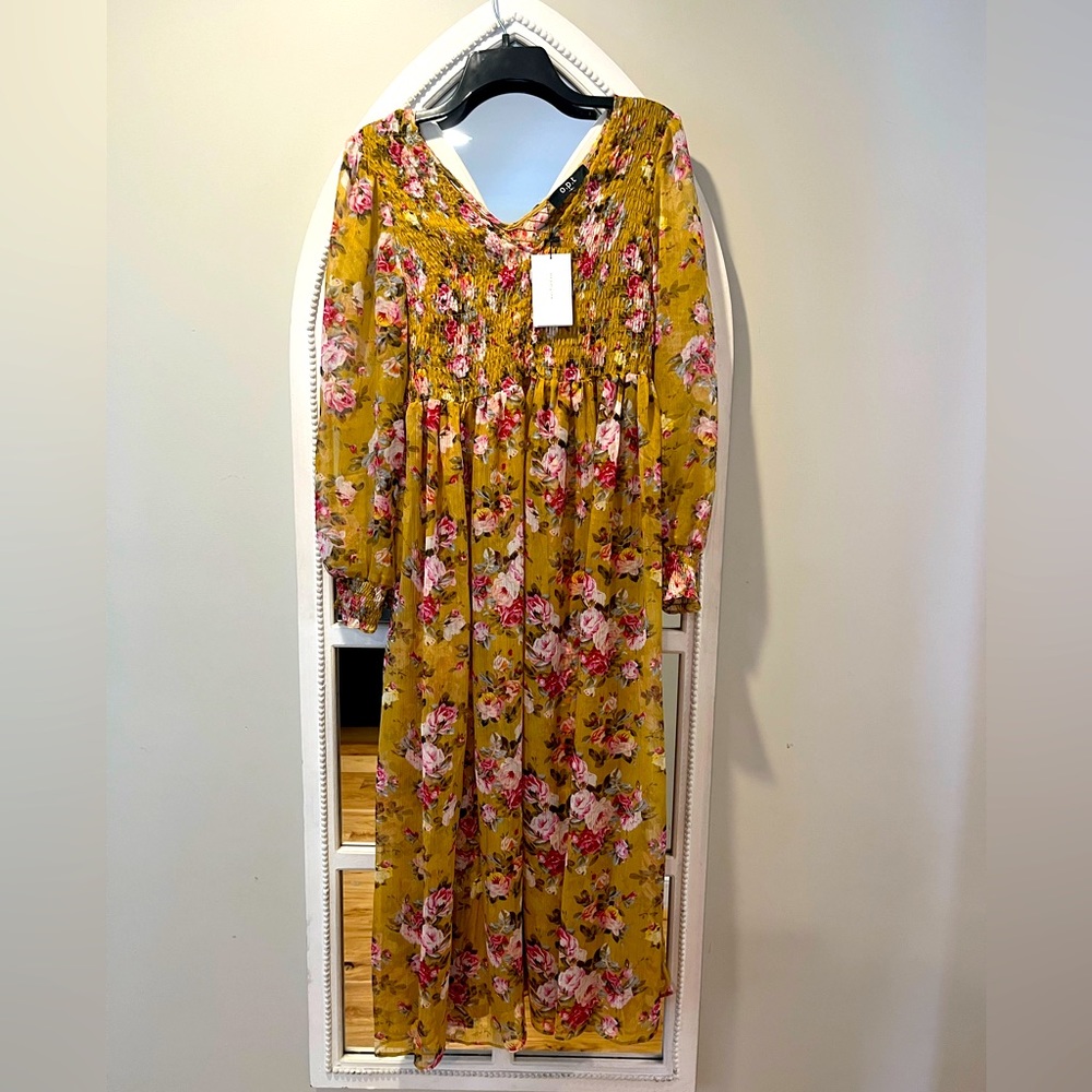 One Pretty Time floral midi dress